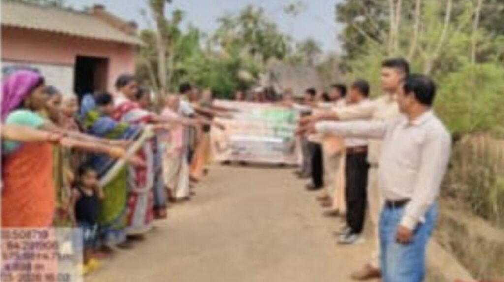 ଜଙ୍ଗଲ ନିଆଁ କୁ ଆୟତ କରୁଛନ୍ତି ସୁଡ୍ରୁ କୁମ୍ପା ରେଞ୍ଜର ଓ କର୍ମଚାରୀ