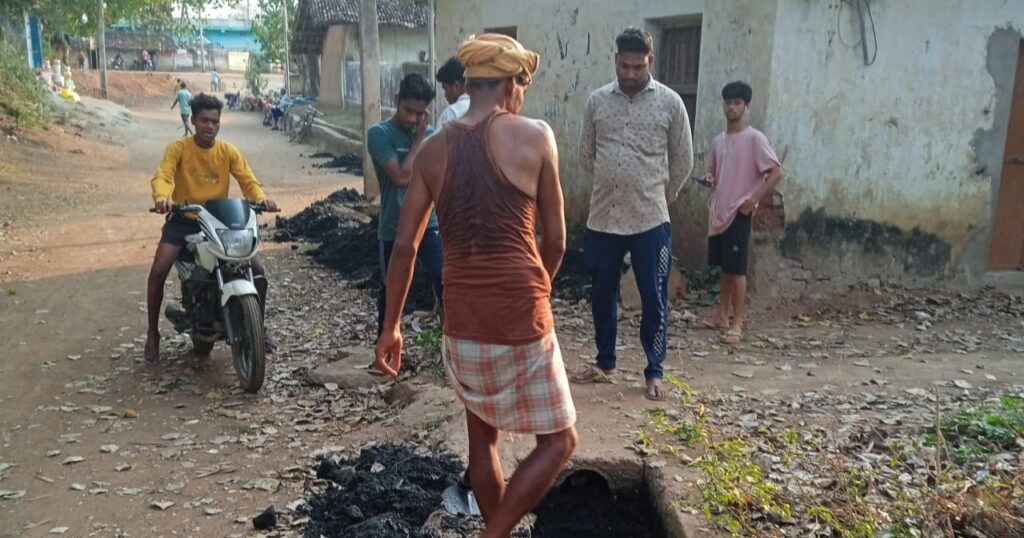 ଡ୍ରେନ୍ ସଫେଇ କରି ପ୍ରଶଂସା ସାଉଁଟିଲେ ସମାଜସେବୀ ତଥା ଯୁବ ନେତା ଭବାନୀ ଶଙ୍କର ବଣିଆ
