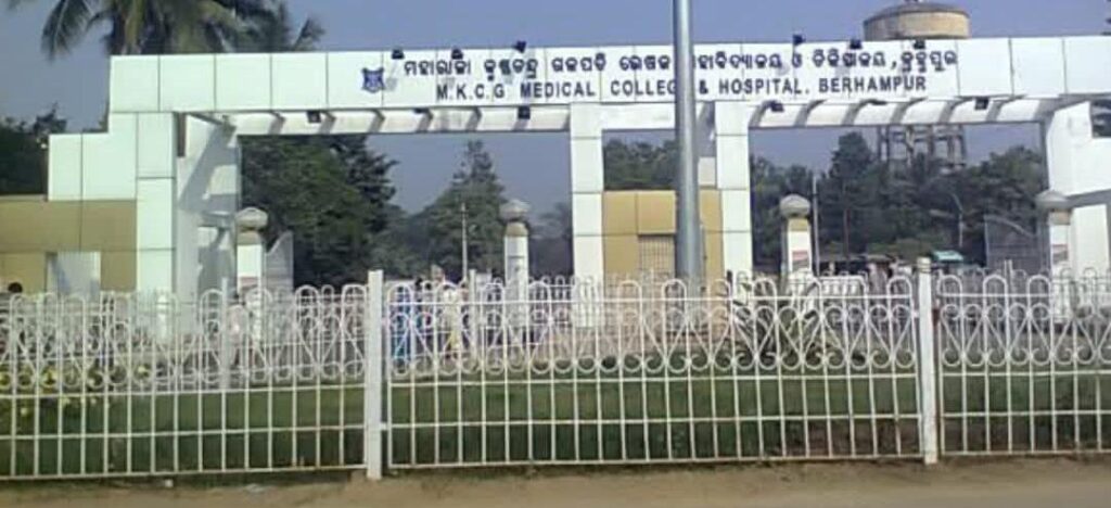 ସାମ୍ବାଦିକଙ୍କ ମସ୍ତିଷ୍କରେ ବିରଳ ଅସ୍ତ୍ରୋପଚାର ସଫଳ।୩୦୦ ଗ୍ରାମ ଟ୍ୟୁମର ବାହାର ପାଇଁ ୩ଘଣ୍ଟାର ଉଦ୍ୟମ।