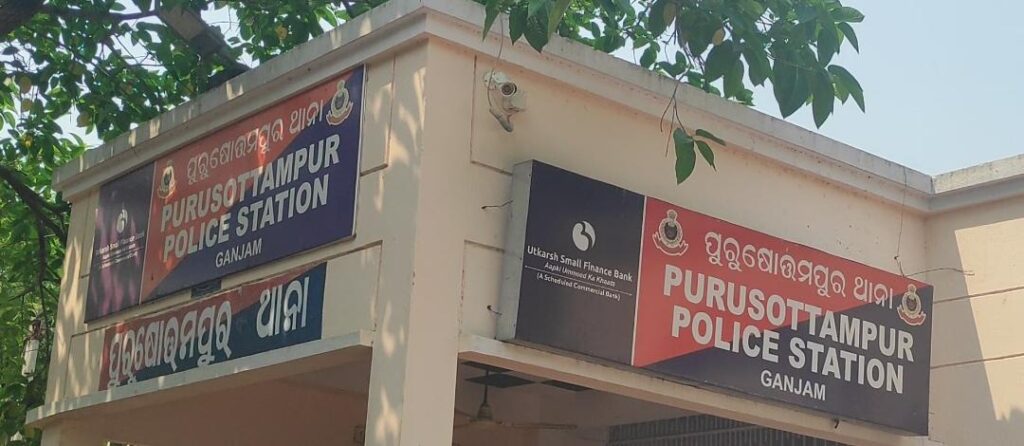 ବରିଷ୍ଠ ଦମ୍ପତିଙ୍କୁ ମାଡ଼ ମାରି ଦୁର୍ବ୍ୟବହାର କରିବା ନେଇ ଥାନା ରେ ଅଭିଯୋଗ
