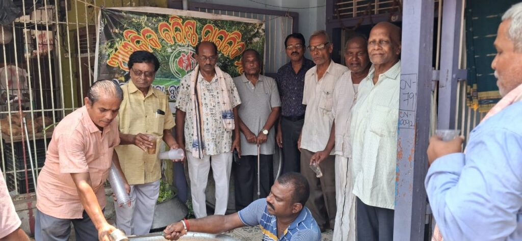 ବାଲିପଦର ଆଞ୍ଚଳିକ ବରିଷ୍ଠ ନାଗରିକ ମଞ୍ଚ ପକ୍ଷରୁ ପଣା ବଣ୍ଟନ