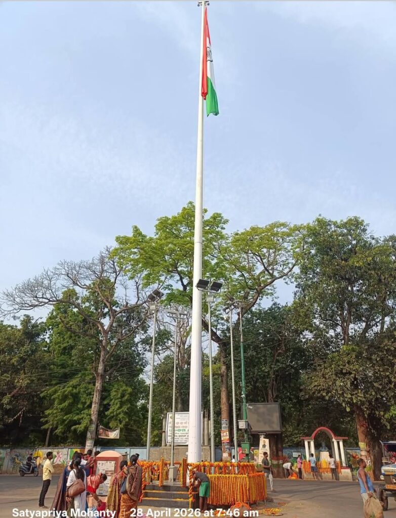 ଫୁଲବାଣୀ ପୌର ପରିଷଦ ପକ୍ଷରୁ ଜାତୀୟ ପତାକାର ଶୁଭ ଉଦ୍ଘାଟନ