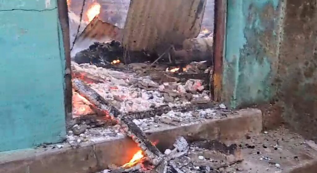 ଅଗ୍ନିକାଣ୍ଡରେ ବୃଦ୍ଧା ମା ଜୀବନ୍ତ ଦଗ୍ଧ,ଦୁଇ ଭାଇ ଗୁରୁତର ଲକ୍ଷାଧିକ ଟଙ୍କାର ସମ୍ପତ୍ତି ଜଳିପୋଡ଼ି ପାଉଁଶ