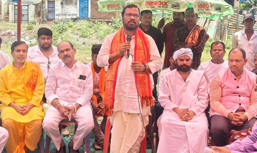 ରାମନାଗୁଡ଼ାରେ ୧୦୮ କୁଣ୍ଡିୟ ବିଶ୍ୱ ଶାନ୍ତି ମହାଯଜ୍ଞ ପାଇଁ ଭୂମି ପୂଜନ ଓ ଧ୍ବଜା ପୂଜନ କାର୍ଯ୍ୟକ୍ରମରେ କୋଣ୍ଡା ବାବୁ ଙ୍କ ଯୋଗଦାନ