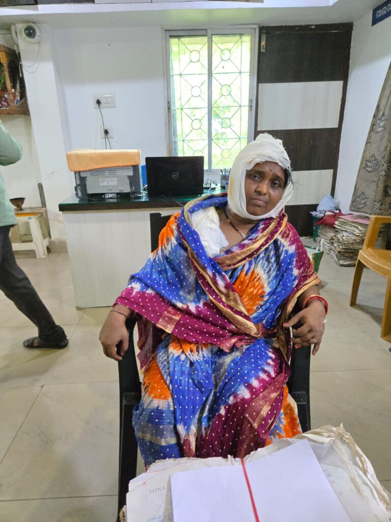 ସ୍ୱାମୀର ଟାଙ୍ଗିଆ ଚୋଟରେ ସ୍ତ୍ରୀ ଗୁରୁତର