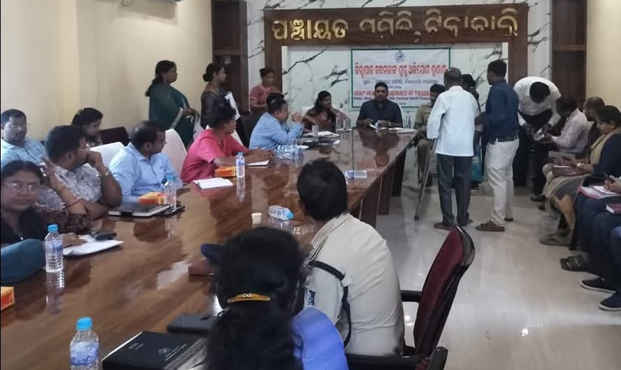 ଟିକାବାଲି ବ୍ଲକ୍ ରେ ଜନ ଶୁଣାଣି ବିଭିନ୍ନ ଉନ୍ନୟନ ମୂଳକ କାର୍ଯ୍ୟ ଦେଖି ଜିଲ୍ଲା ପାଳ ଖୁସ