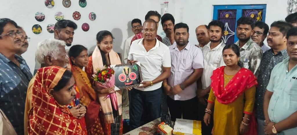ଓସିଏସ କୃତି ପରୀକ୍ଷାର୍ଥୀ ସଂଘମିତ୍ରା ପାତ୍ର ବିଭିନ୍ନ ମହଲରେ ସମ୍ବର୍ଦ୍ଧିତ