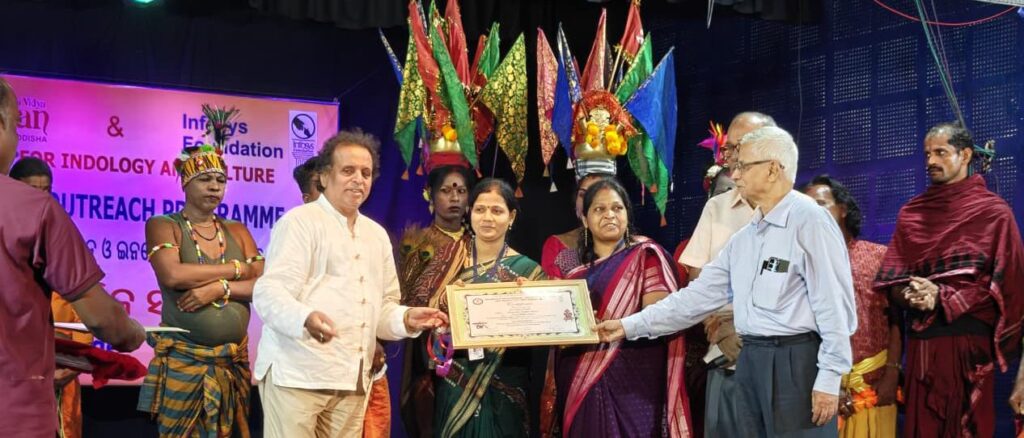 ବେଲଗୁଣ୍ଠାର ନେହେରୁ ମହିଳା ସମିତି ଦ୍ୱାରା ପାରମ୍ପରିକ ଲୋକ କଳା ‘ଦଣ୍ଡ ନାଟ’ ଓ ‘ଘଟ କଳସ’ ରାଜ୍ୟ ସ୍ତରରେ ପରିବେଷିତ ଓ ଉଚ୍ଚ ପ୍ରଶଂସିତ ।