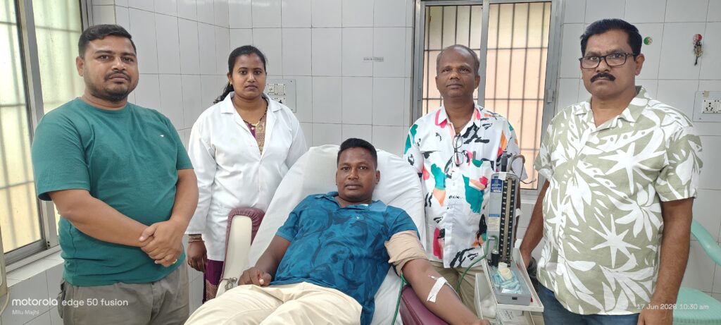 ଷୋହଳ ଥର ପାଇଁ ରକ୍ତ ଦାନ କରି ଜନ୍ମଦିନ ପାଳନ କଲେ ଗୁରୁଜୀ ମିଥୁନ