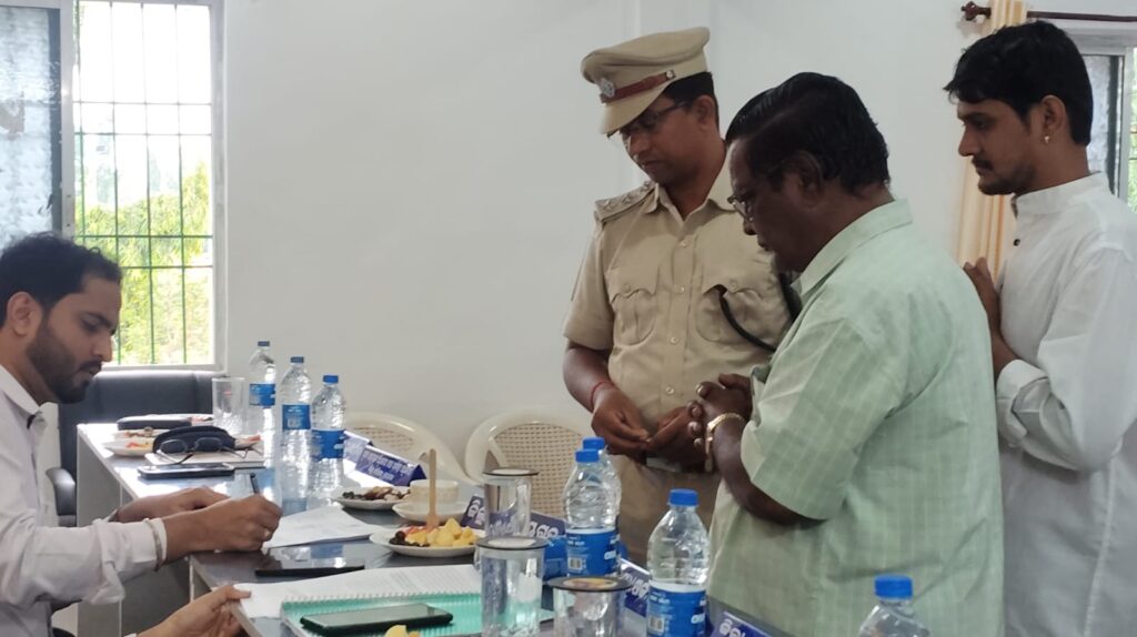 କୋଲନରା ବ୍ଲକ ଠାରେ ଜ଼ିଲ୍ଲାପାଳ ଙ୍କ ଯୁଗ୍ମ ଅଭିଯୋଗ ଶୁଣାଣି ଅନୁଷ୍ଠିତ l