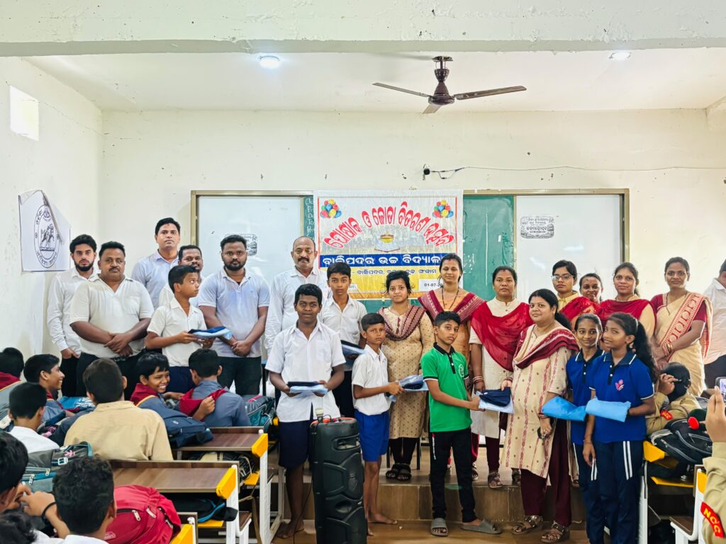 ପି.ଏମ୍.ଶ୍ରୀ ବାଲିପଦର ଉଚ୍ଚ ବିଦ୍ୟାଳୟରେ ପୋଷାକ ବିତରଣ ଉତ୍ସବ