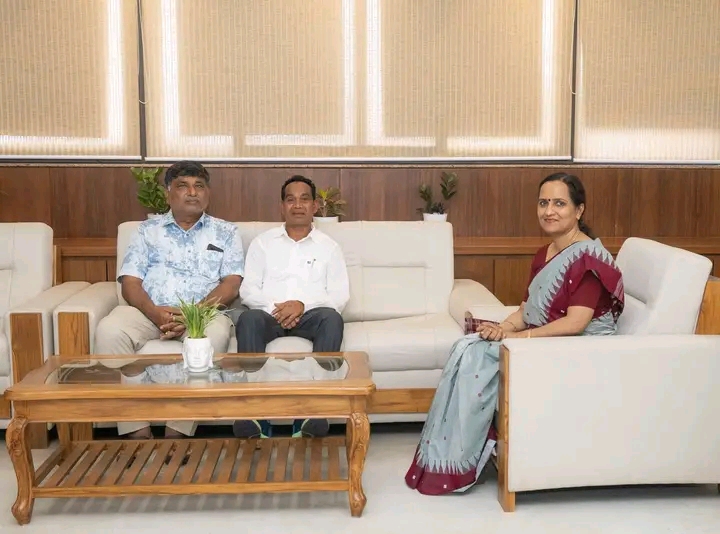 ବିଜେଡି ରେ ଯୋଗ ଦେଇଥିବା ସୁଜାତା ରାଉତ ଙ୍କୁ ଭେଟିଲେ ଜଗନ୍ନାଥ ଓ ସୁଧୀର