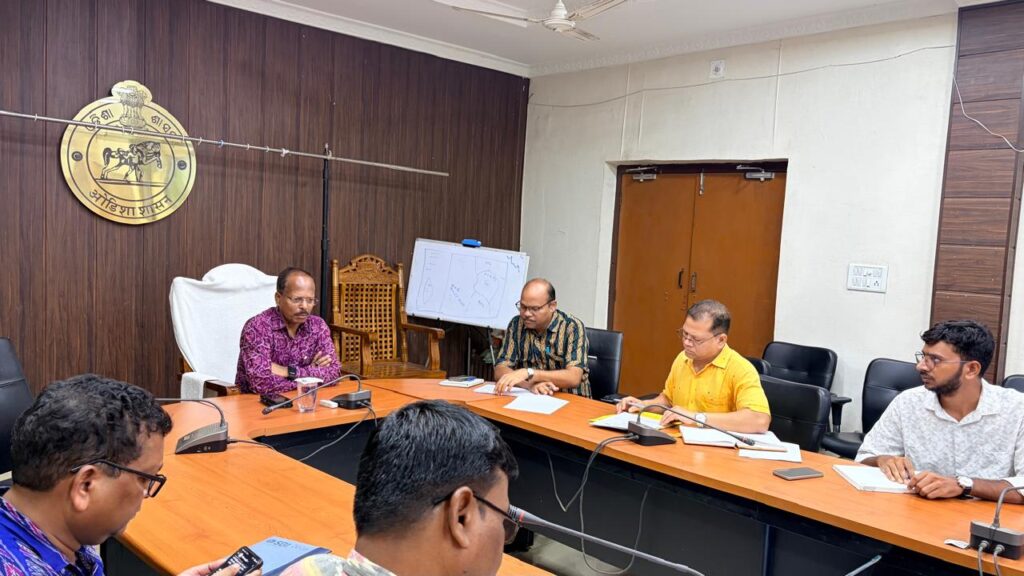 ନୂଆପଡ଼ାରେ ମିଶନ ଶକ୍ତି ଓ ଓଡ଼ିଶା ଜୀବିକା ମିଶନ ସମୀକ୍ଷା: ଲକ୍ଷପତି ଦିଦି ସୃଷ୍ଟି, ବ୍ୟାଙ୍କ ଲିଙ୍କେଜ୍ ଓ ପ୍ରବାସୀ ପରିବାରର ଜୀବିକା ସଶକ୍ତୀକରଣ ଉପରେ ଜିଲ୍ଲାପାଳଙ୍କ ଗୁରୁତ୍ୱ