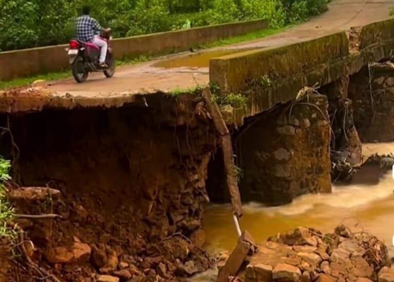 ଖଜୁରୀପଡା ବୁଢାରାକାଡି ପୋଲ ଲଗାଣ ବର୍ଷାରେ ଧୋଇଗଲା , ମରାମତି ଦାବୀ।କେବେ ହେବ ବୁଢା ରାକାଡି ପୋଲ ମରାମତି ଜଣ ସାଧାରଣ ଙ୍କ ଦାବୀ