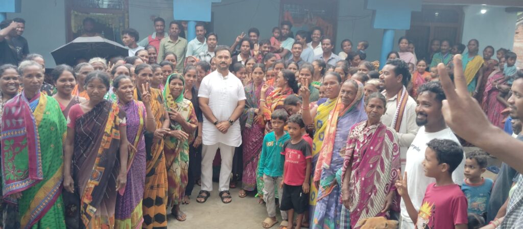 ଉଖୁରା ପଞ୍ଚାୟତ ଅନୁକୁମ୍ବା ଗ୍ରାମ ରେ ଆୟୋଜିତ ମେଗା ଜନ ଅଭିଯୋଗ ଶୁଣାଣୀରେ ଲୋକଙ୍କ ଗୁହାରି ଶୁଣିଲେ ବିଧାୟକ।