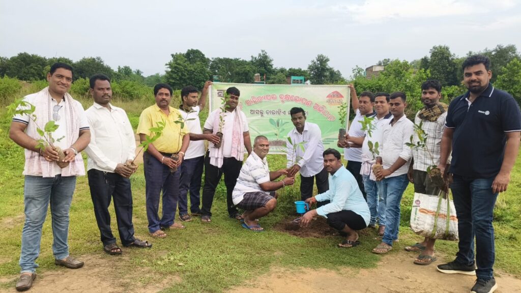 ବେଲଗୁଣ୍ଠାରେ ‘ୟୁନାଇଟେଡ୍ କ୍ଲବ୍ ୯୯’ ଓ ‘ ସାହିତ୍ୟ ଘର ପକ୍ଷରୁ ବୃକ୍ଷରୋପଣ ବିଭିନ୍ନ କିସମର ଚାରା ରୋପଣ