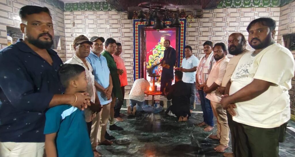 ପାରିବାରିକ ଓ ସାମାଜିକ ବାର୍ତ୍ତା ନେଇ ‘ବାବୁ ମୁଠେ ଭିକ ଦିଅ’ ର ବହି ପୂଜନ