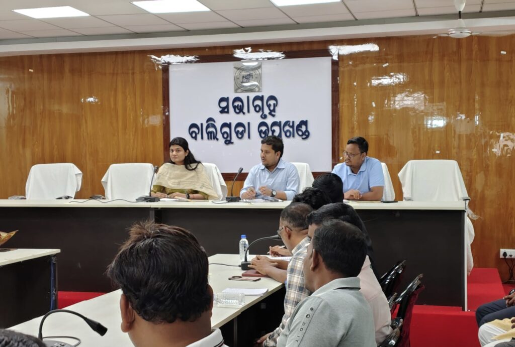 ଦୁର୍ଗାପୂଜା ଓ ଭସାଣି ନିମନ୍ତେ ପ୍ରଶାସନିକ ପ୍ରସ୍ତୁତି ବୈଠକ : ଡିଜେ ବ୍ୟାନ୍ : ବିକଟାଳ ଶବ୍ଦ କରୁଥିବା ବାଇକ୍ ଚାଳକଙ୍କ ଉପରେ ବି କଡ଼ା ନଜର, ସାଇଲେନ୍ସର ହଟାଇବାକୁ ନିର୍ଦ୍ଦେଶ