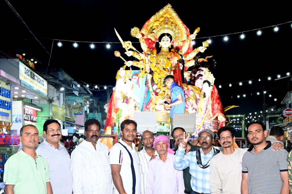 ଭକ୍ତିମୟ ପଟୁଆରରେ ମା’ ଦୁର୍ଗାଙ୍କୁ ବିଦାୟ : ଶତାଧିକ ଭକ୍ତଙ୍କ ସମାଗମରେ ମା’ଙ୍କ ଭସାଣି,
