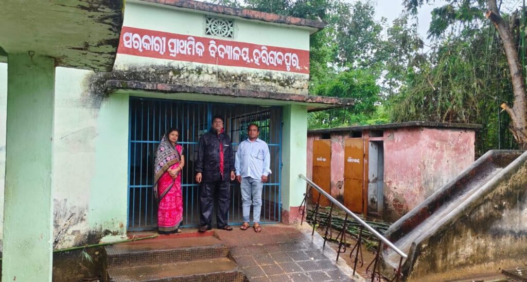 ଗୋଷ୍ଠୀ ଶିକ୍ଷା ଅଧିକାରୀଙ୍କ ବିଦ୍ୟାଳୟ ପରିଦର୍ଶନ, ଏସ୍.ଓ.ପି କାର୍ଯ୍ୟକାରିତା ଯାଞ୍ଚ।