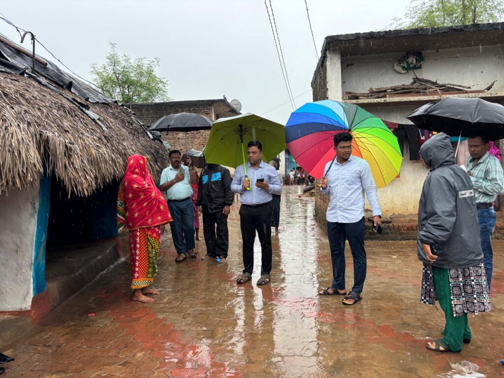 ବାତ୍ୟା ମୁକାବିଲା ଓ ଜନସୁରକ୍ଷାକୁ ଗୁରୁତ୍ୱ: ବେଲଗୁଣ୍ଠାର ଅଞ୍ଚଳ ପରିଦର୍ଶନ କଲେ ଉପଜିଲ୍ଲାପାଳ