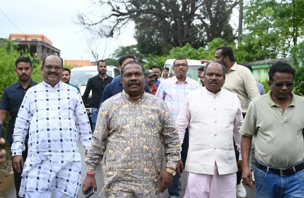ମନ୍ତ୍ରୀ ରବୀ ନାରାୟଣ ନାୟକ ଙ୍କ ବର୍ଷା ପରବର୍ତ୍ତୀ କ୍ଷୟକ୍ଷତି ପରିଦର୍ଶନ
