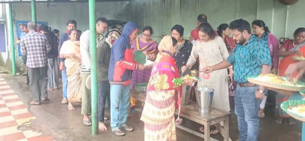 ଜି ଉଦୟଗିରୀ ପୌର ପରିଷଦ ପକ୍ଷରୁ ବାତ୍ୟା କ୍ଷତିଗ୍ରସ୍ତ ଙ୍କୁ ସହାୟତା।